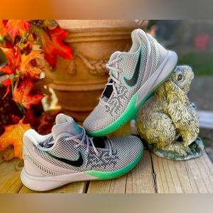 Kyrie flytrap 2 glow in the dark